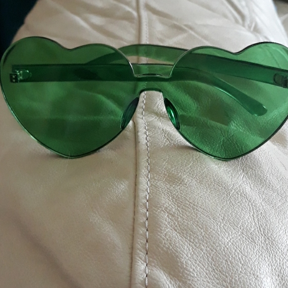 Sunglasses - Picture 2 of 6